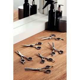 TIJERA PARA CABELLO DE ACERO INOXIDABLE CON BORDE ADELGAZANTE Y SOPORTE FIJO PARA DEDOS DE 6 in