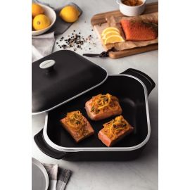 CAZUELA LYON CUADRADA DE ALUMINIO FORJADO CON REVESTIMIENTO INTERNO Y EXTERNO DE ANTIADHERENTE STARFLON NEGRO Y TAPA DE 28 cm Y 5.5 L